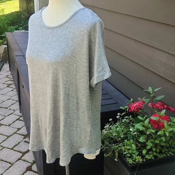 NWOT Gilli Layered Tee - Picture 2 of 7